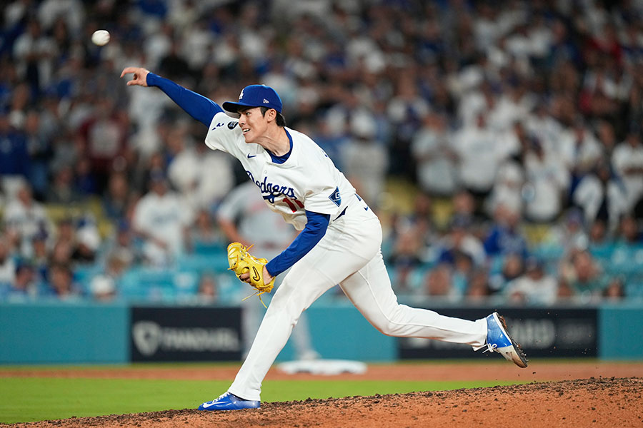 ポストシーズン初登板でクローザーを任されたドジャースの佐々木朗希【写真：AP/アフロ】