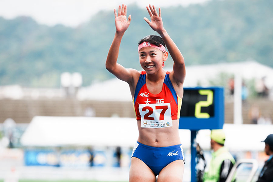 大会新記録で連覇を達成した久保凛【写真：中戸川知世】