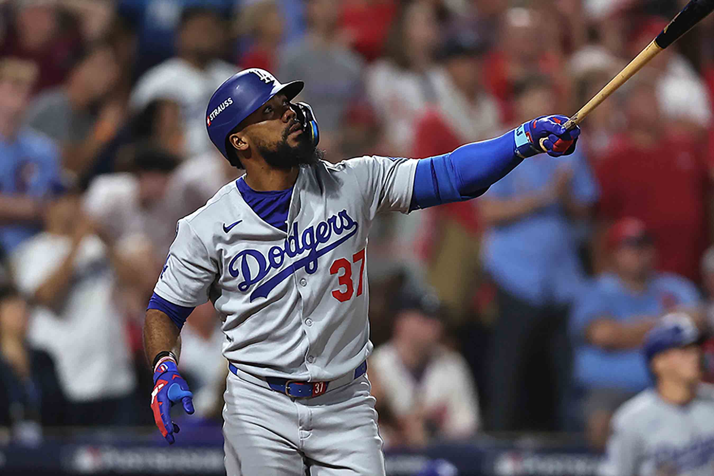 地区シリーズ第1戦で逆転3ランを放ったドジャースのヘルナンデス【写真：ロイター】