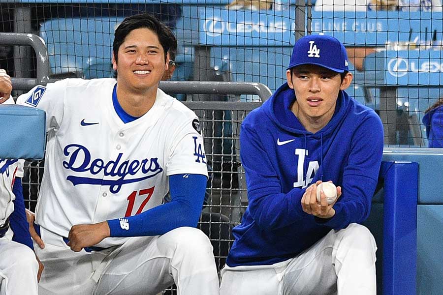 ドジャースの大谷翔平と佐々木朗希（右）【写真：アフロ】