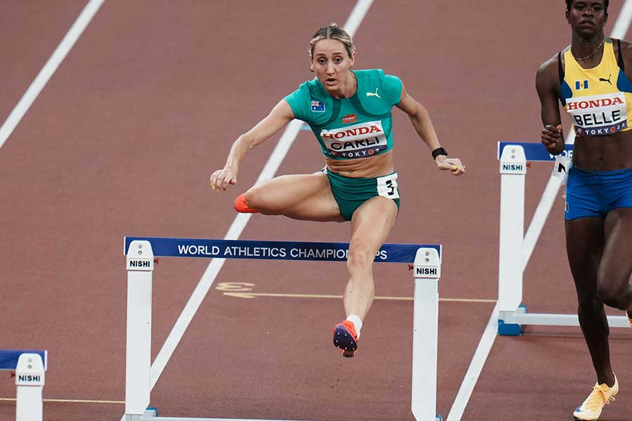 女子400メートル障害に出場したサラ・カーリ【写真：中戸川知世】