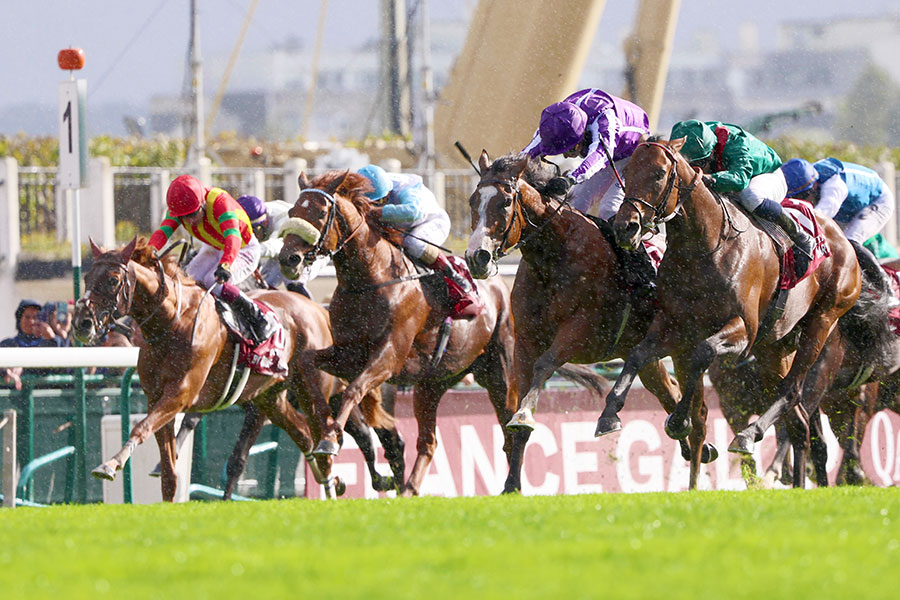 フランスのパリロンシャン競馬場で行われた第104回凱旋門賞【 写真：スポーツ報知/アフロ】