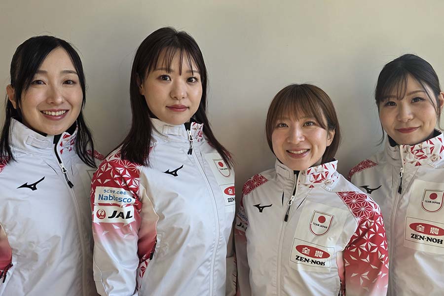 パンコンチネンタルカーリング選手権に出場する女子日本代表の（左から）藤澤五月、吉田知那美、鈴木夕湖、吉田夕梨花（C）JCA
