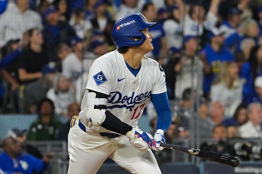 レフトへ110m大飛球を放ったドジャースの大谷翔平【写真：ロイター】