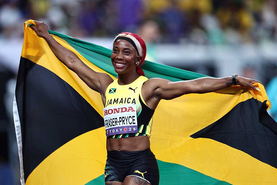 女子4×100メートルリレーで銀メダルを獲得したシェリーアン・フレイザープライス【写真：ロイター】