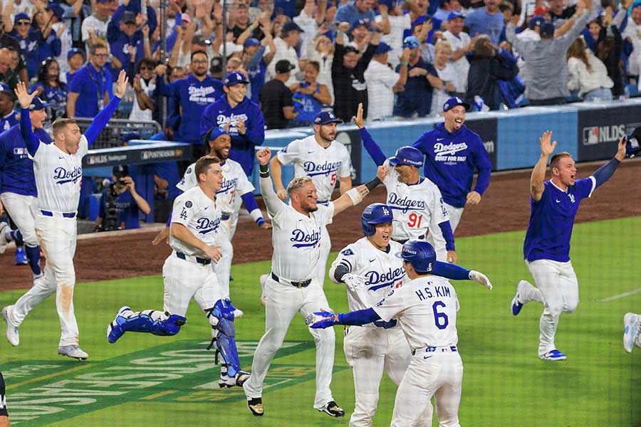 サヨナラ勝ちの瞬間に歓喜するドジャースナイン【写真:ZUMA Press/アフロ】