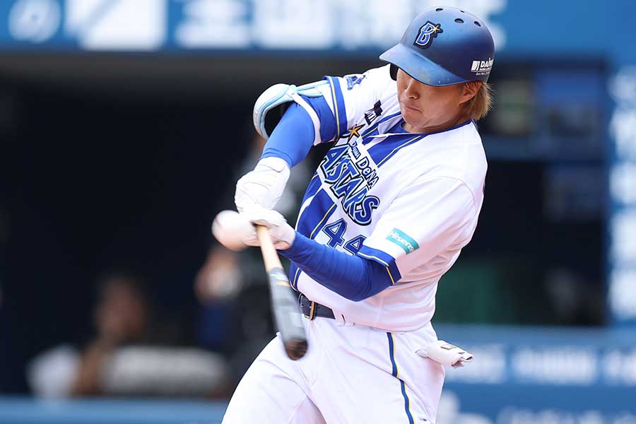巨人戦で3ランを放ったDeNAの石上泰輝【写真：産経新聞社】
