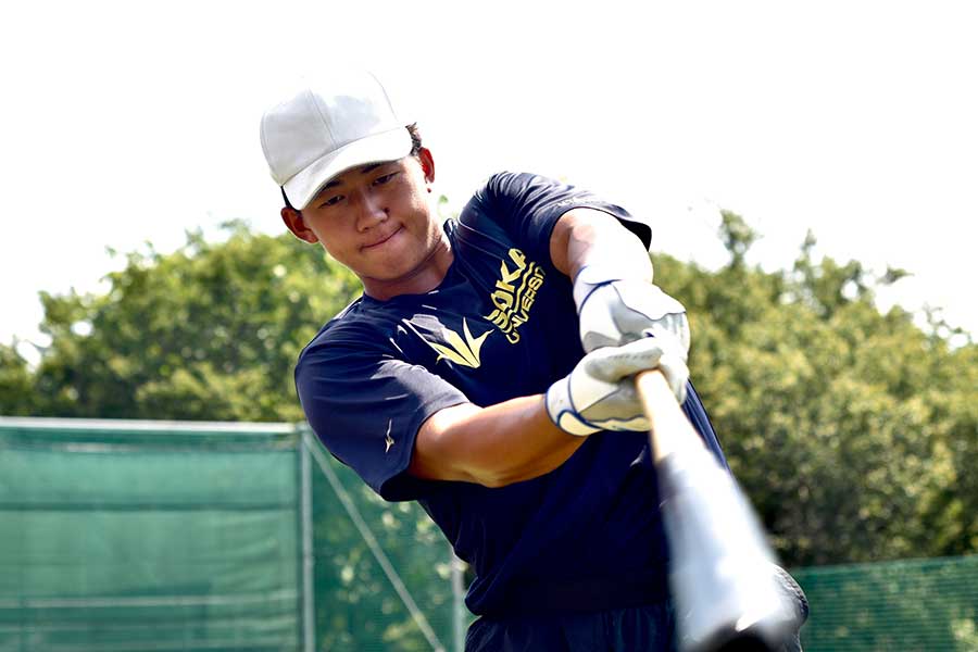 立石は右打席からの強打が魅力【写真：羽鳥慶太】