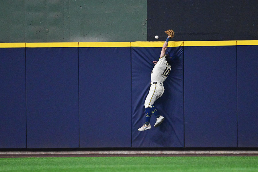 ブルワーズ戦、4回に中ゴロ併殺を生んだフリリック【写真：ロイター】