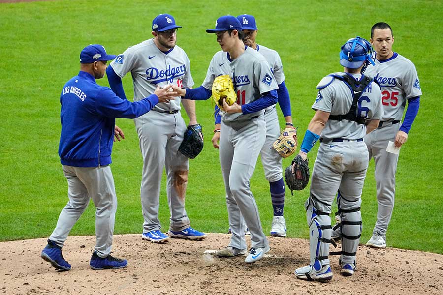 ドジャースの佐々木朗希(中央)【写真:ロイター】