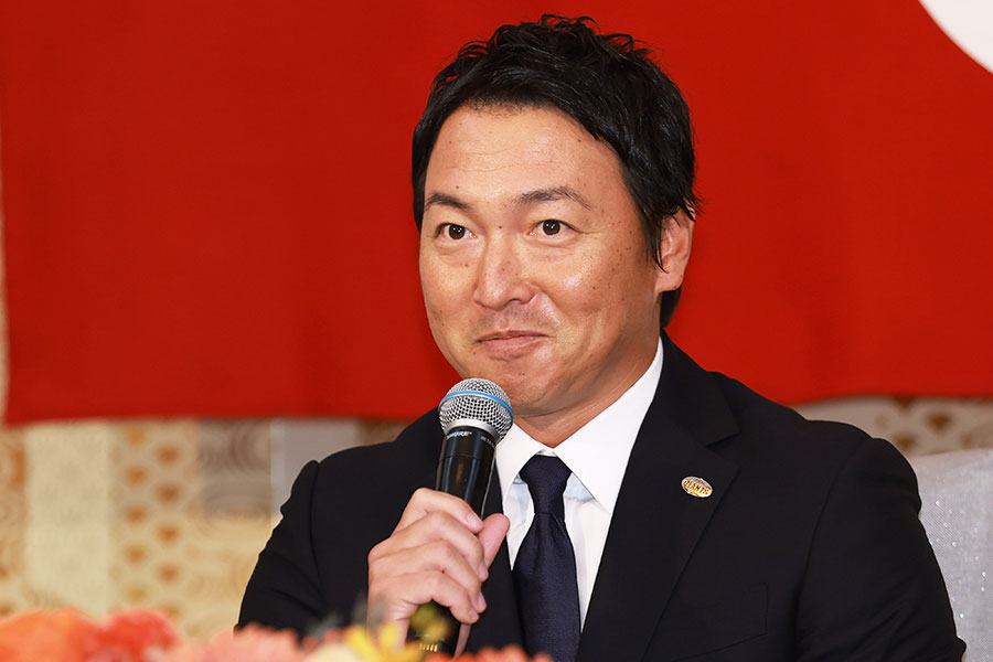 現役引退を発表した長野久義【写真：産経新聞社】