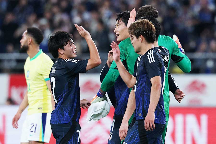 ブラジルに勝利したサッカー日本代表【写真:ロイター】
