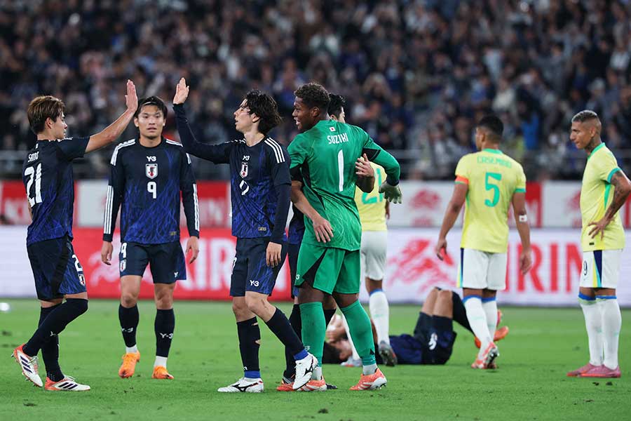 ブラジルに勝利したサッカー日本代表【写真：ロイター】