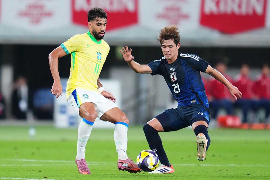 ブラジル戦に出場した佐野海舟(右)【写真:アフロスポーツ】