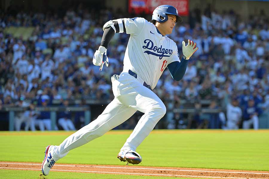 初回に先頭三塁打を放ったドジャースの大谷翔平【写真：ロイター】