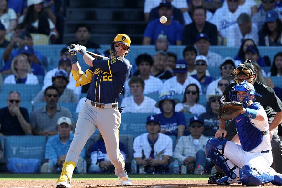 ドジャース戦でNLCS初安打を放つブルワーズのイエリッチ【写真：ロイター】