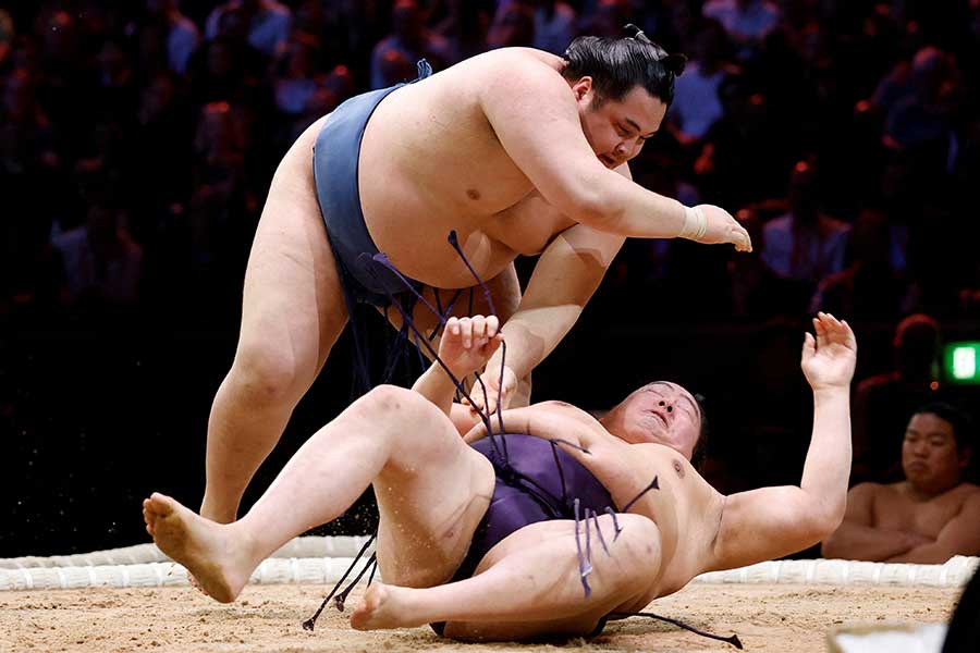 英国ロンドン公演で土俵に上がった力士たち【写真:ロイター】