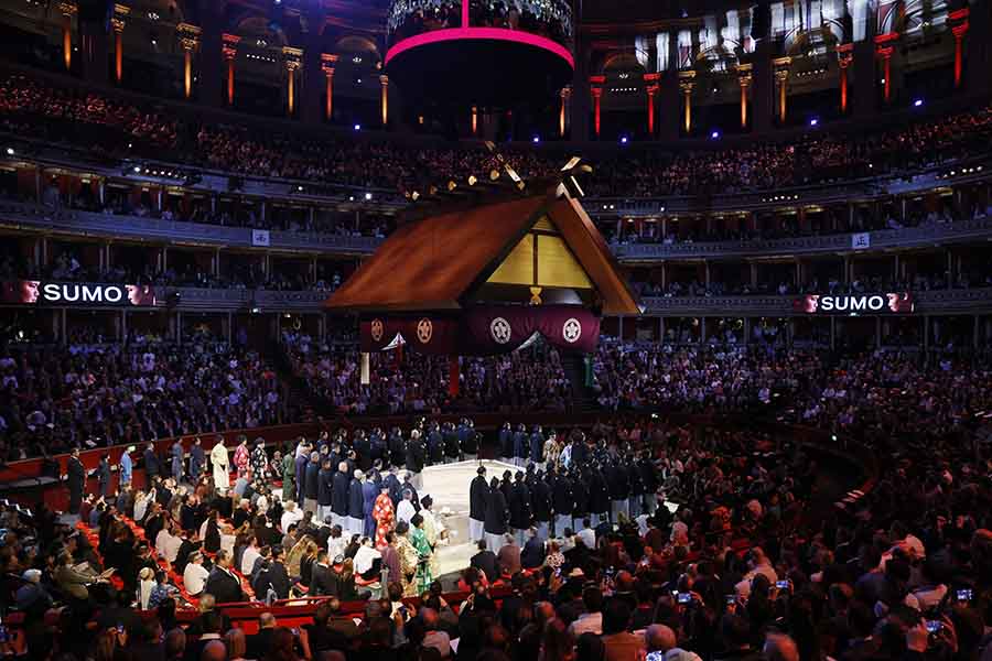 ロイヤル・アルバート・ホールで行われている大相撲のロンドン公演【写真：ロイター】
