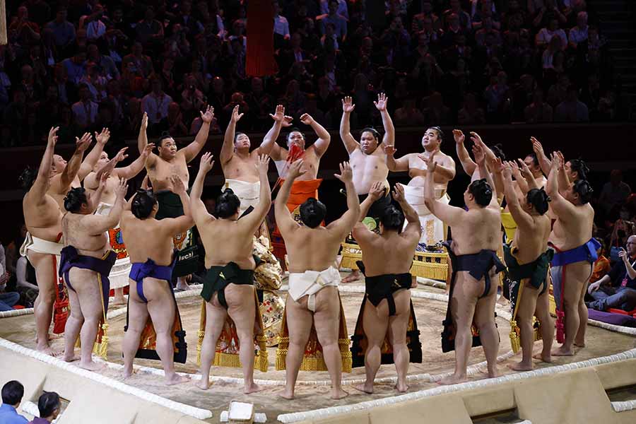 ロイヤル・アルバート・ホールで行われている大相撲のロンドン公演【写真:ロイター】