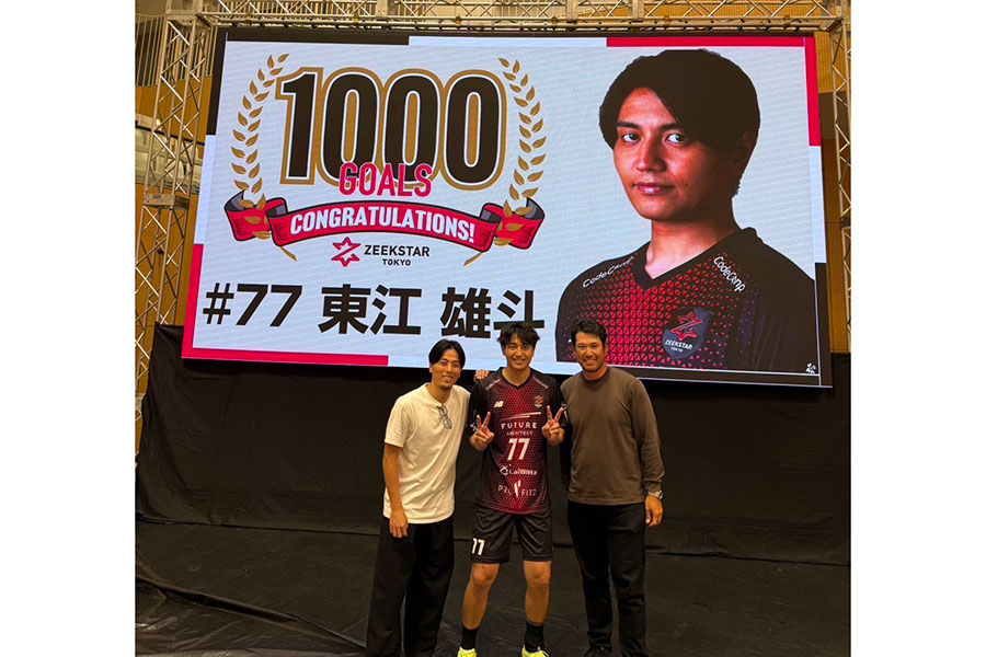 富樫勇樹、松山英樹と記念撮影するジークスター東京の東江雄斗【写真:本人提供】