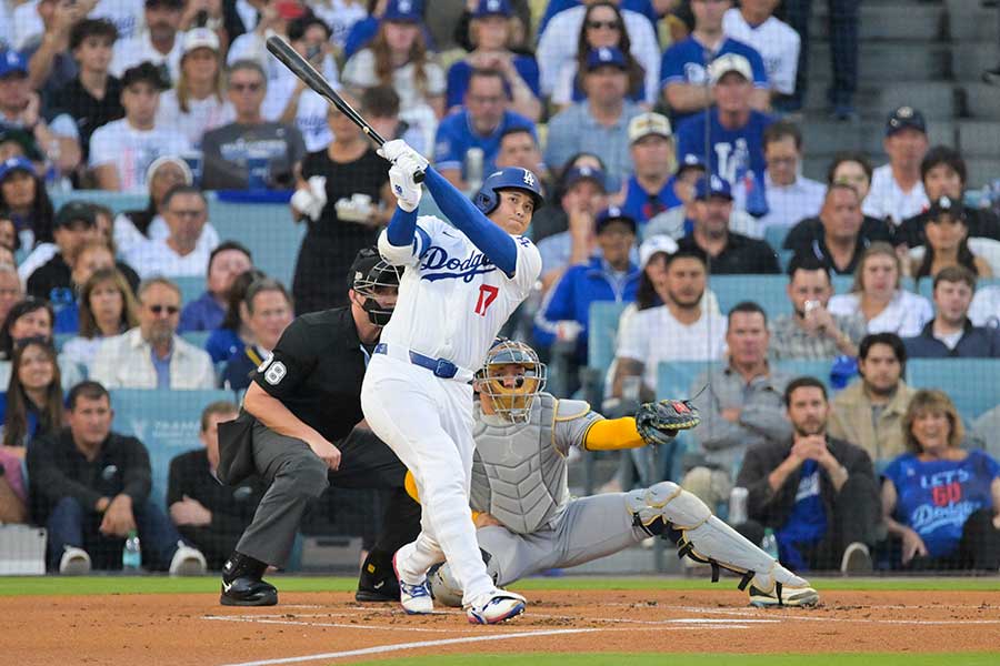ブルワーズ戦で先頭打者本塁打を放ったドジャースの大谷翔平【写真：ロイター】