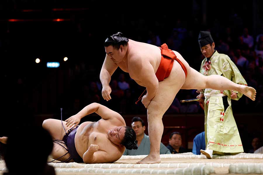 英国ロンドン公演で土俵に上がった力士たち【写真:ロイター】