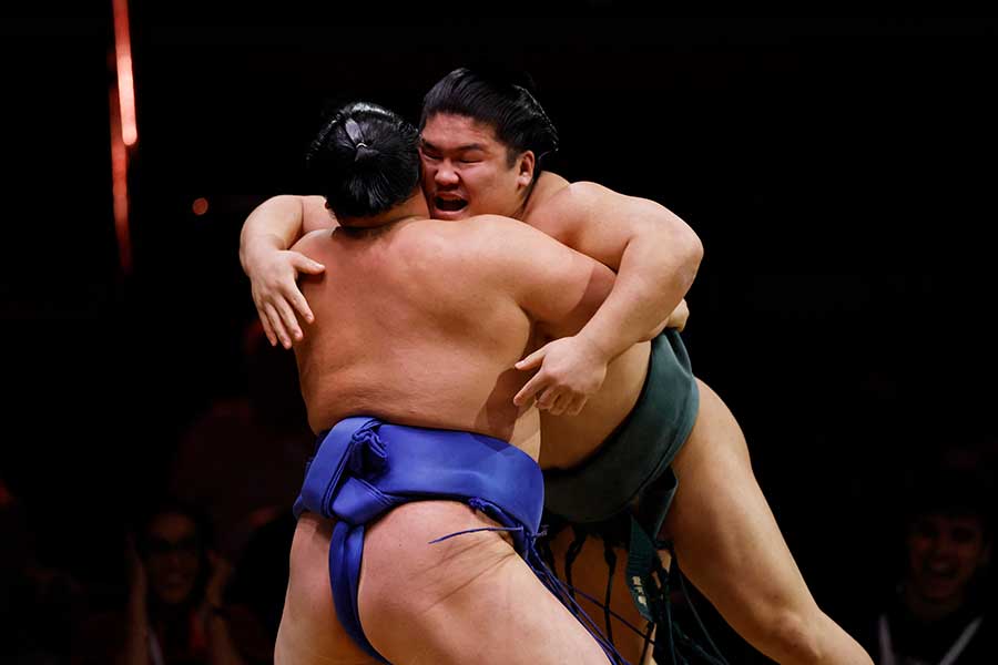 英国ロンドン公演で土俵に上がった力士たち【写真:ロイター】