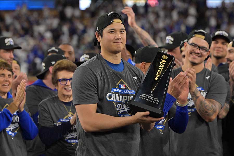 MVPに選ばれたドジャースの大谷翔平【写真：ロイター】