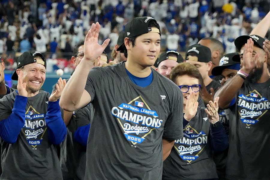 MVPに選ばれたドジャースの大谷翔平【写真：ロイター】