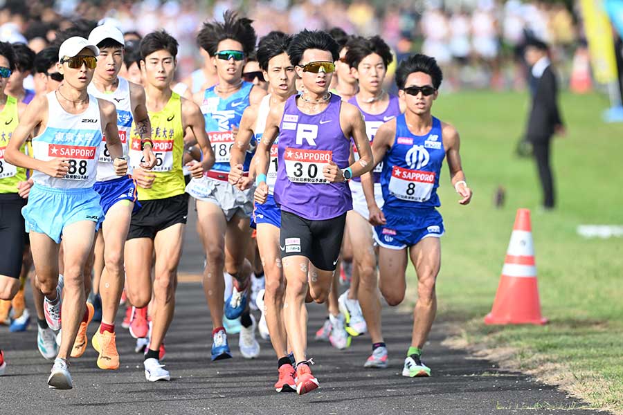 箱根駅伝の予選会に出場した立教大・國安広人(ゼッケン30番)【写真:徳原隆元】