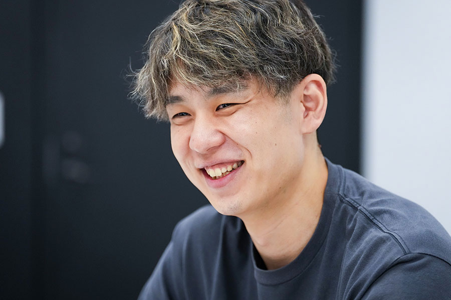 「試合が終わったら、脳がかなり疲れていますね」。ブロックの奥深さを明かしてくれた【写真：中戸川知世】