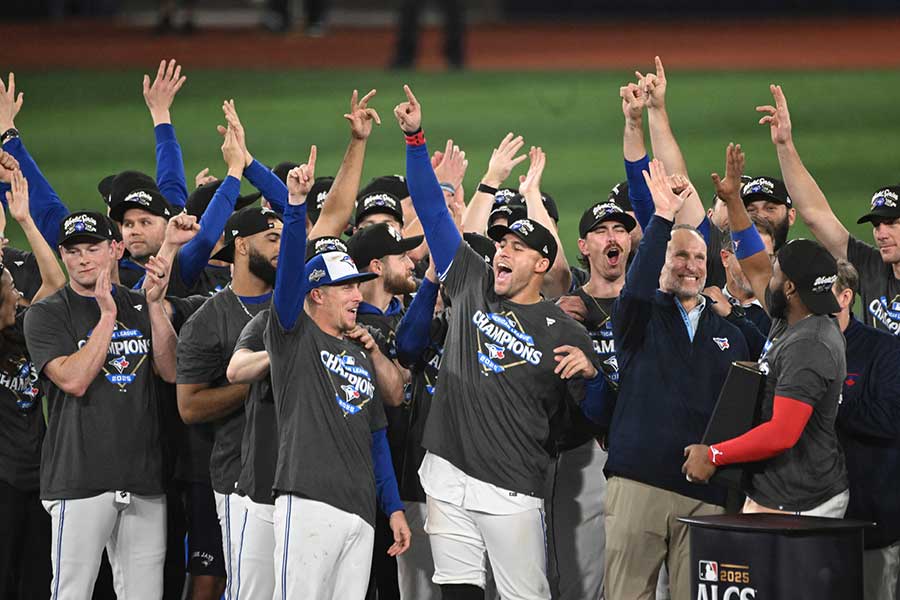 ワールドシリーズ進出を決めたブルージェイズ【写真：ロイター】