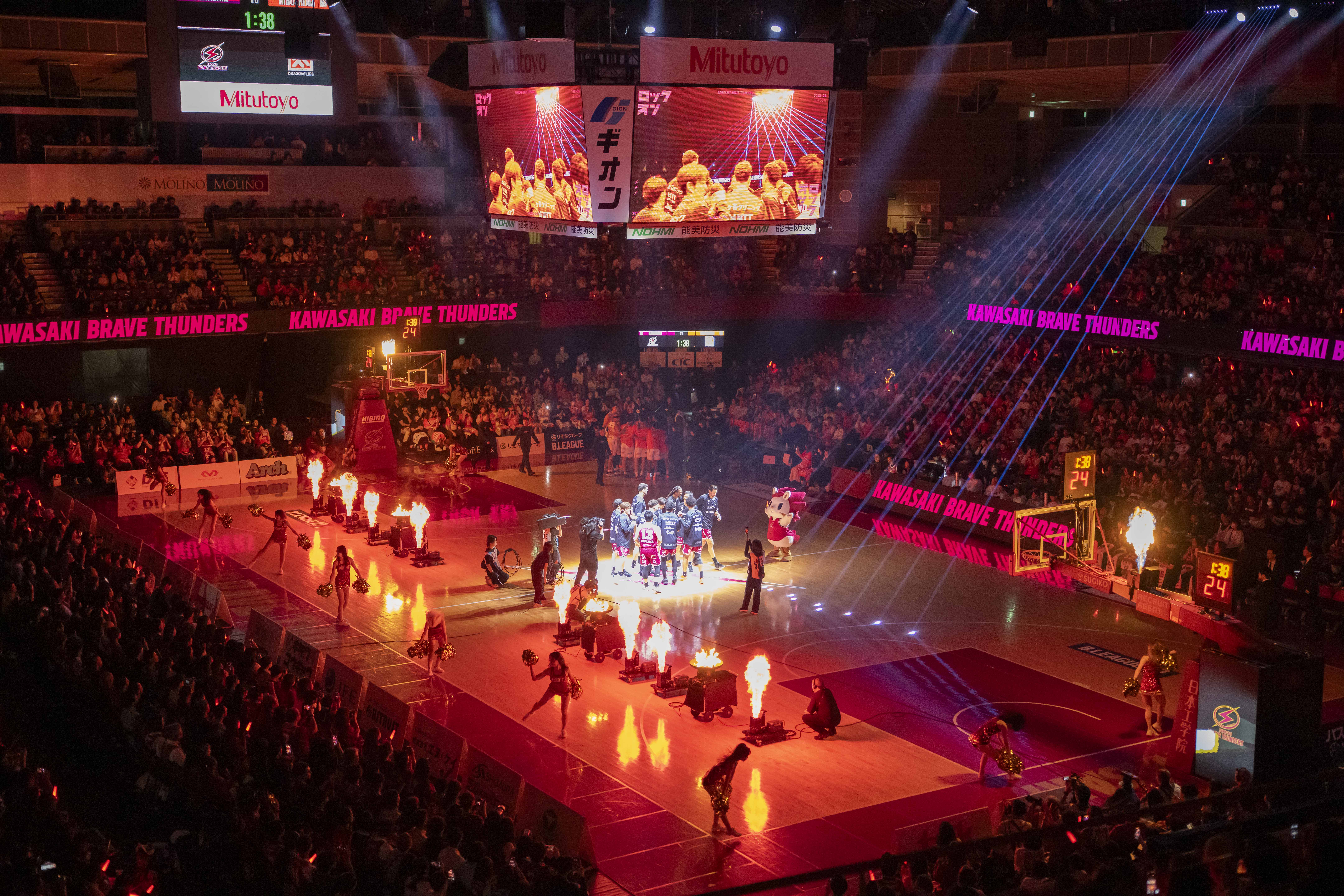 試合だけではなく、非日常の空間を生み出すショーや演出も見逃せない