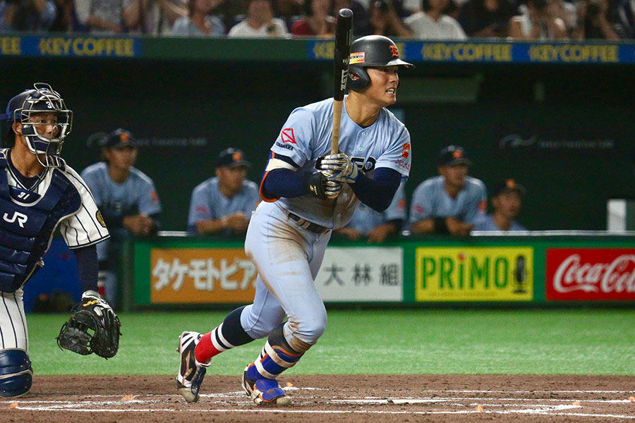 ENEOSの飯山は社会人野球へ進み定位置をつかんだ【写真：羽鳥慶太】