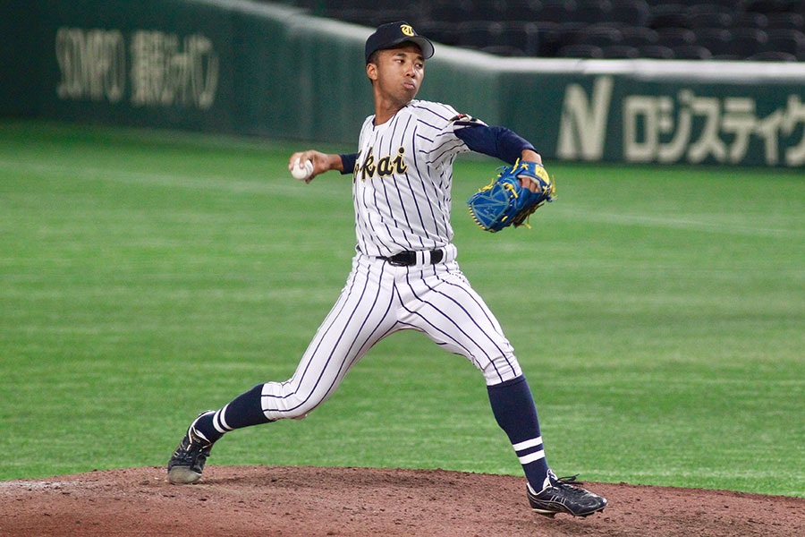 全日本大学選手権で投げる東海大の沼井【写真：羽鳥慶太】