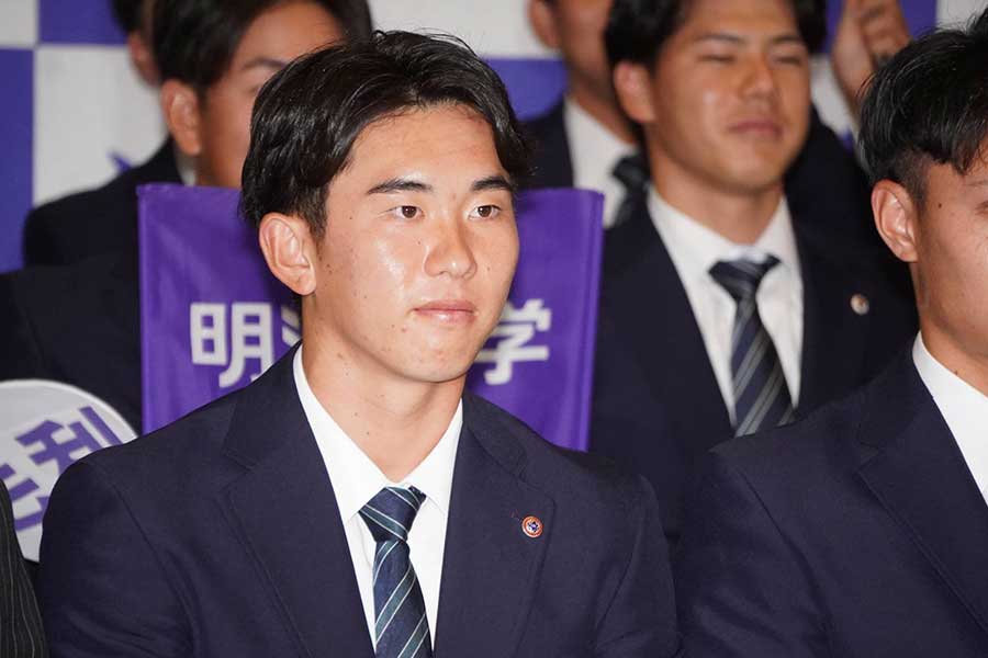 西武から単独1位指名された明大の小島大河【写真：編集部】