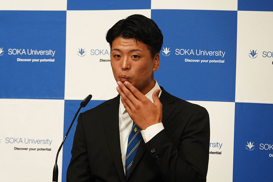 ヤクルトから3位指名を受けた創価大の山崎太陽【写真：橋本啓】