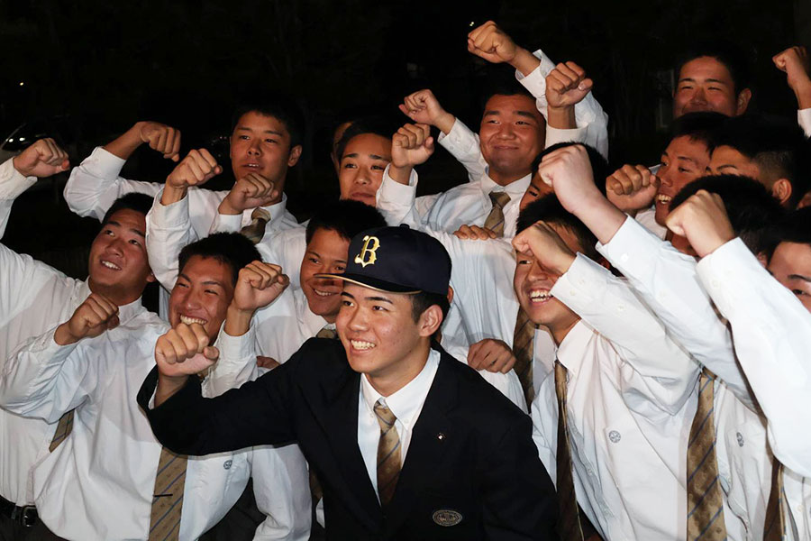 オリックスから2位指名を受けた大阪桐蔭・森陽樹【写真：編集部】