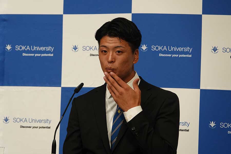 ヤクルトから3位指名を受けた創価大の山崎太陽【写真：橋本啓】