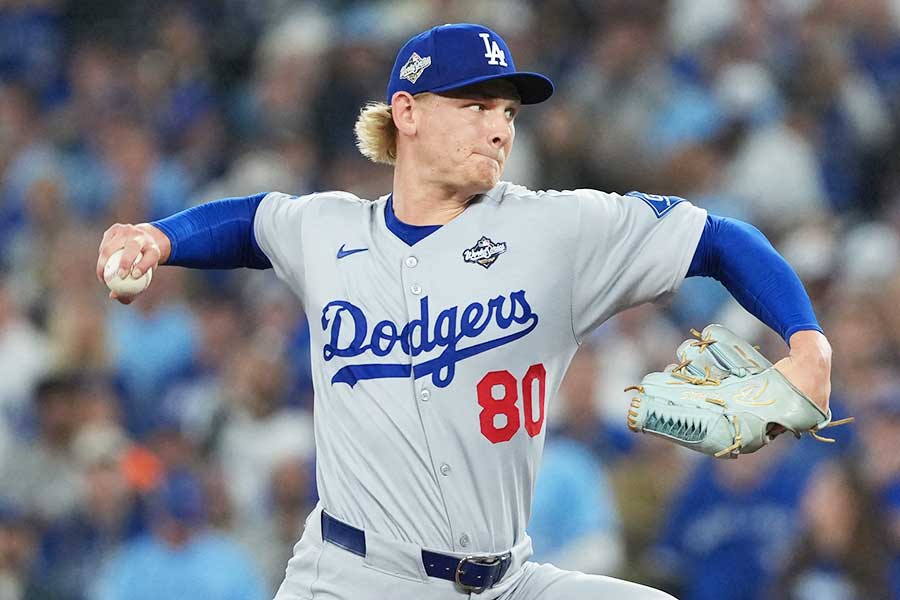 6回、無死満塁のピンチでマウンドに上がったドジャースのエメット・シーハン【写真:ロイター】