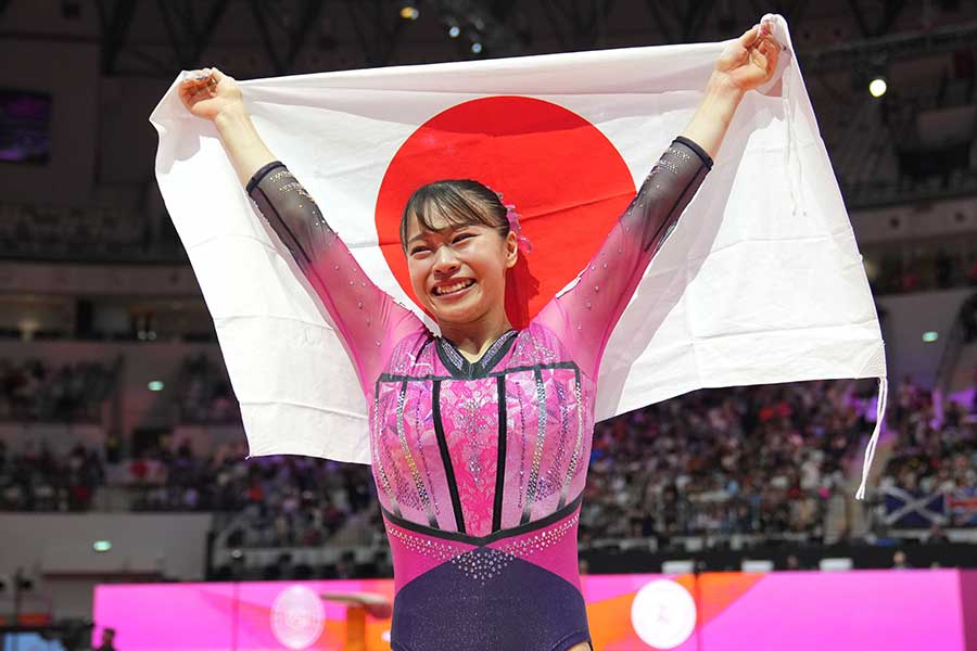 世界選手権で金メダルを獲得した杉原愛子【写真：AP/アフロ】