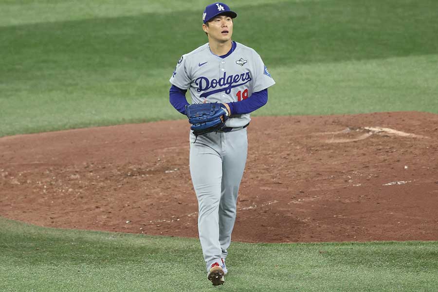 ブルージェイズ戦に先発したドジャースの山本由伸【写真：UPI/アフロ】
