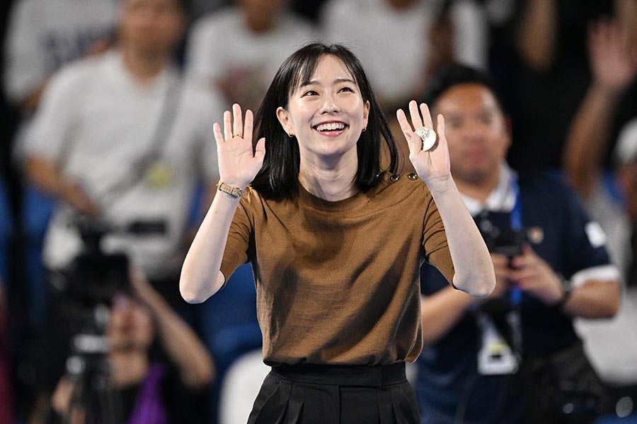 ジャパンOPで、コイントスを行った石川佳純さん【 写真：松尾/アフロスポーツ】