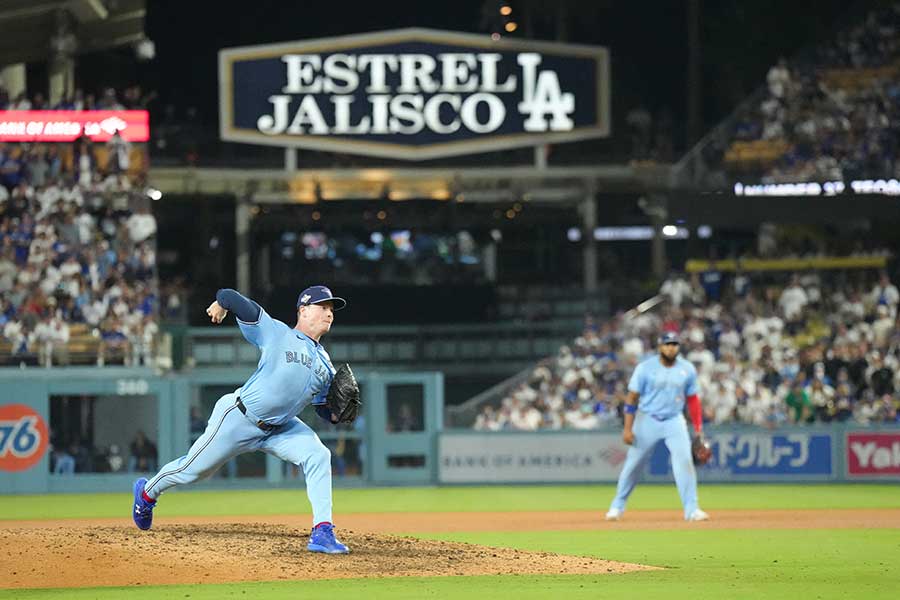 4番手でマウンドに上がったルイ・バーランド【写真：ロイター】