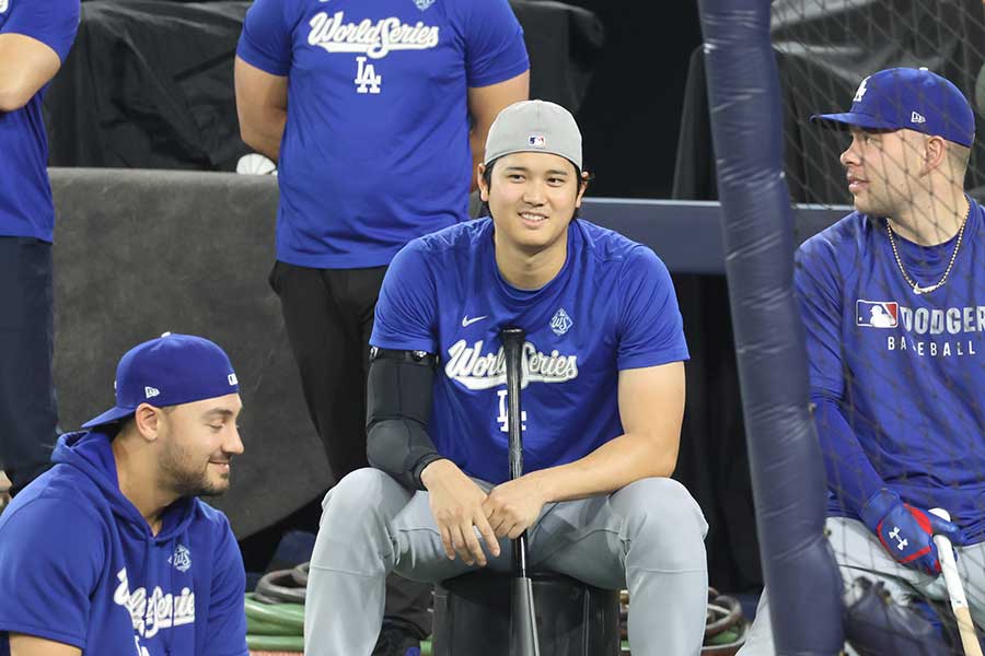 ワールドシリーズ第6戦の前日練習に参加したドジャースの大谷翔平【写真：スポーツ報知/アフロ】
