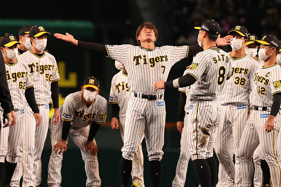 元阪神の糸井嘉男氏(中央)【写真:産経新聞社】