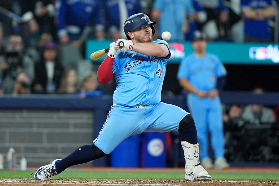 死球を受けたブルージェイズのアレハンドロ・カーク【写真:ロイター】