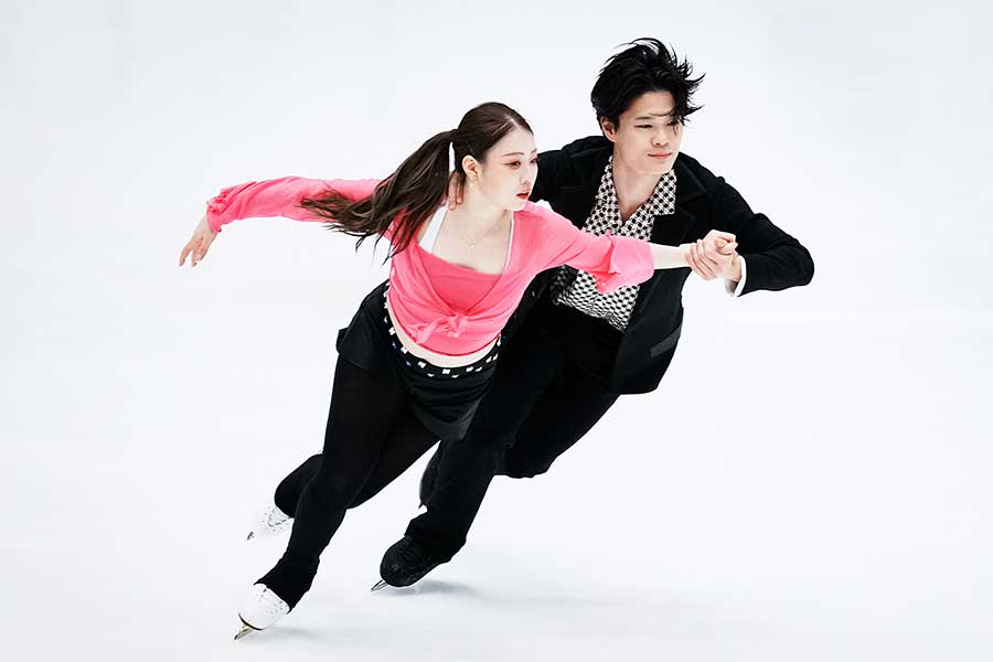 全日本選手権のアイスダンス予選会に出場した（左）と西山真瑚【写真：中戸川知世】