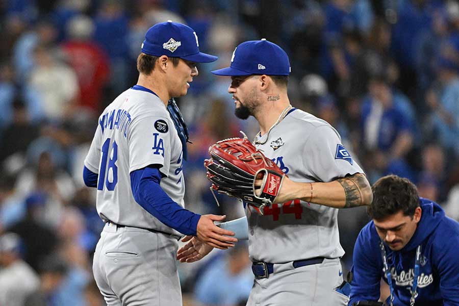 ドジャースのアンディ・パヘス（右）【写真：ロイター】