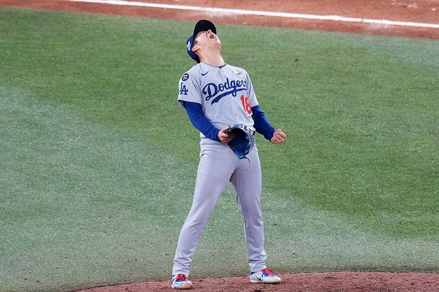 ブルージェイズ戦に登板したドジャースの山本由伸【写真：AP/アフロ】